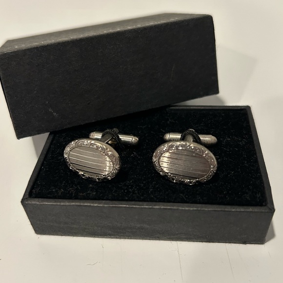 Banana Republic Silver Tone Oval Cuff Links - Picture 4 of 6